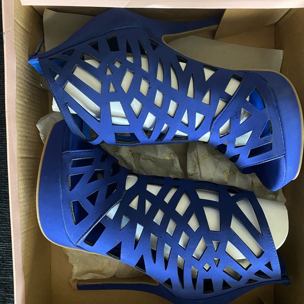 Cobalt blue size 8 back zipper original box